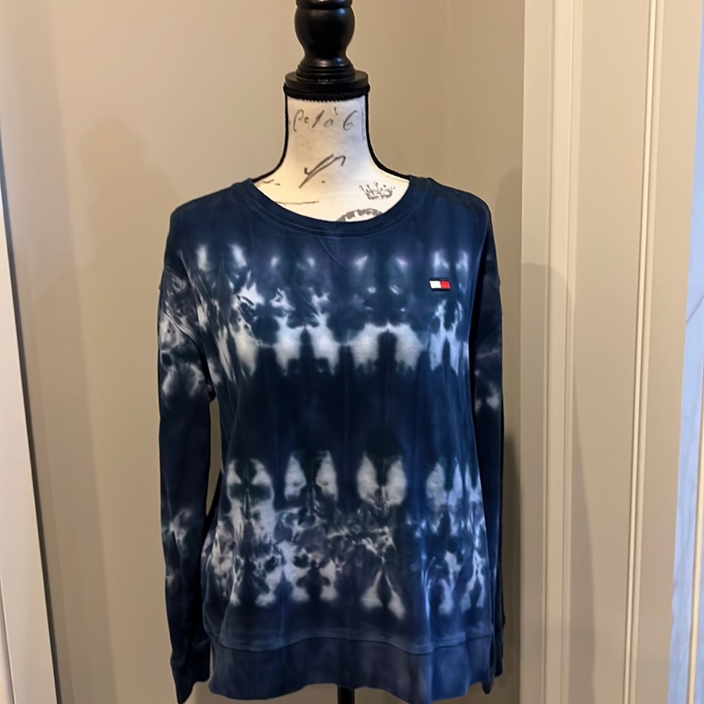 EUC Ladies Tommy Hilfiger Sport Crew Neck Sweatshirt Size Medium!!